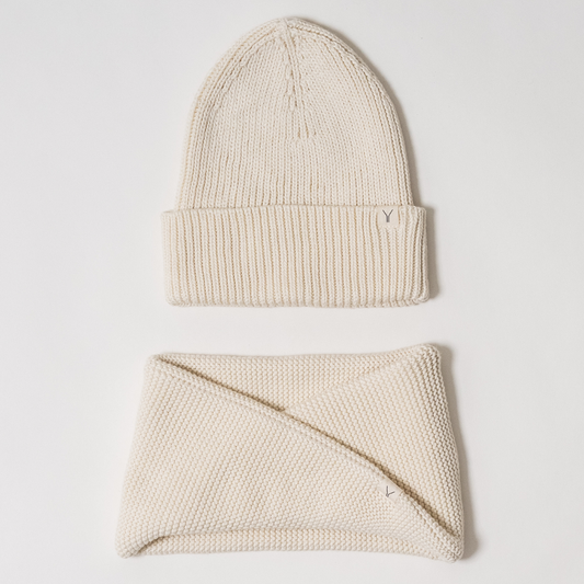 Offwhite gebreide colsjaal en muts voor baby's en kinderen van Fossy